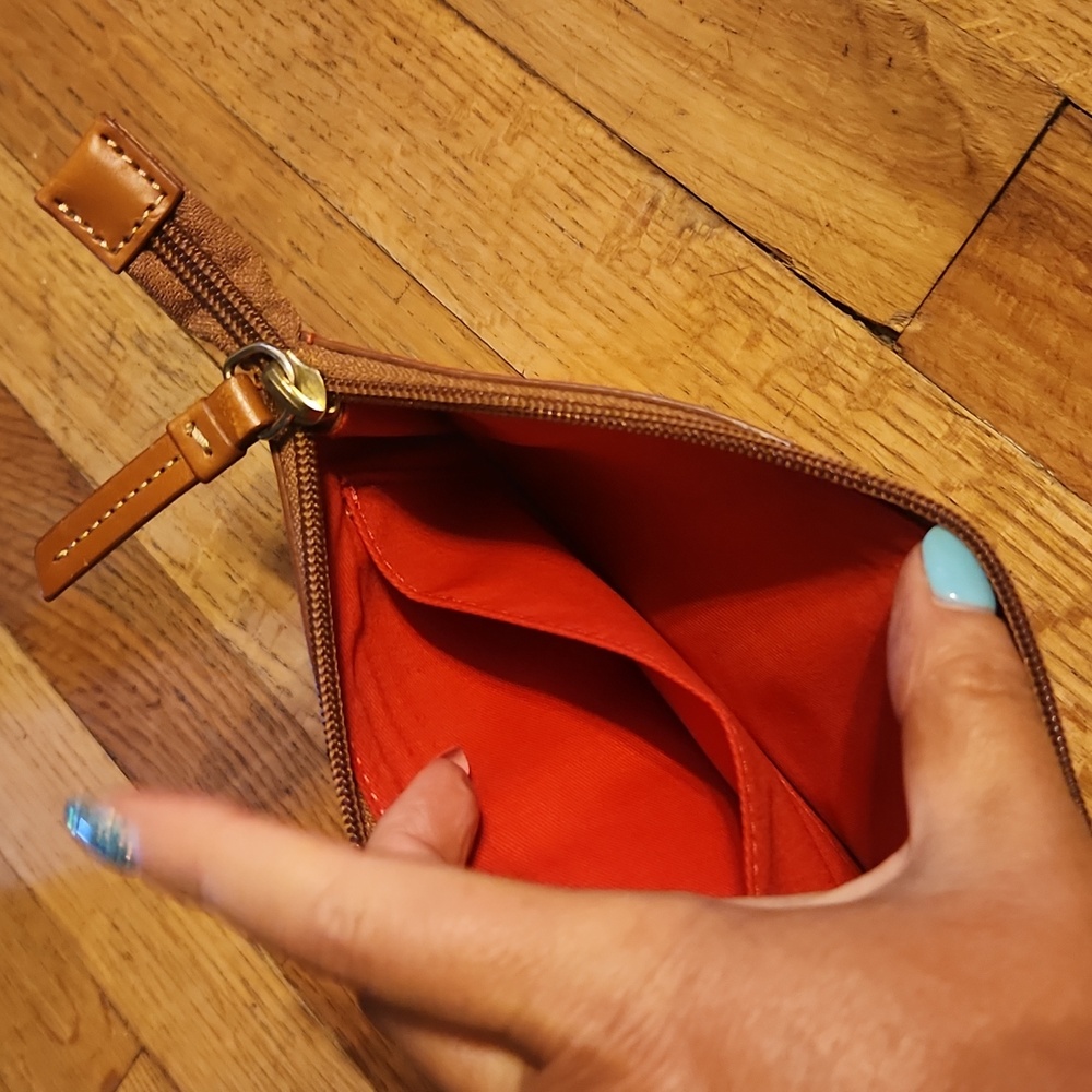 Dooney & Bourke pocket pouch - Picture 2 of 6